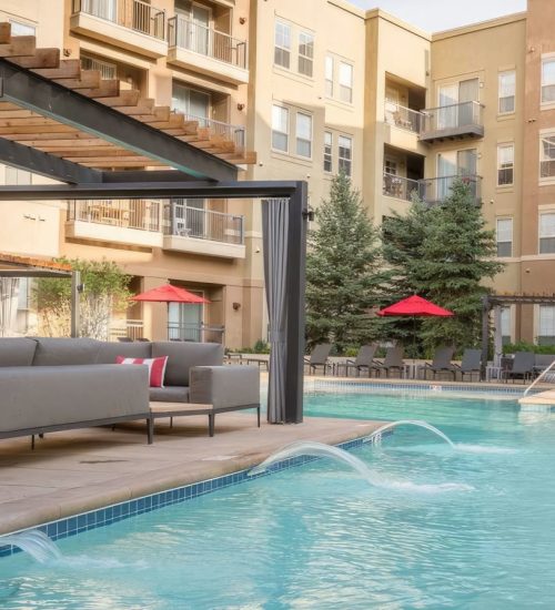 fitzsimons-aurora-co-take-a-dive-into-the-heated-pool-gigapixel-standard-scale-6_00x 4